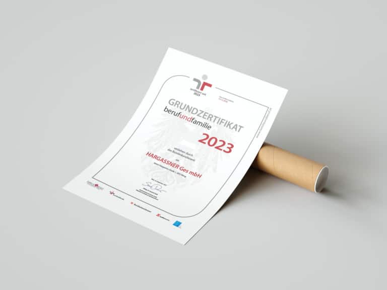 Zertifikat Beruf und Familie 2023 Mockup | Hargassner