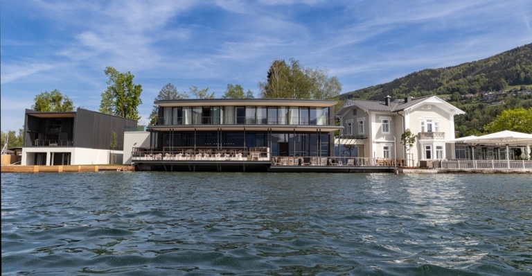 Neubau des apollo Komplexes in Mondsee mit wunderschöner Aussichtsterrasse direkt am Wasser.